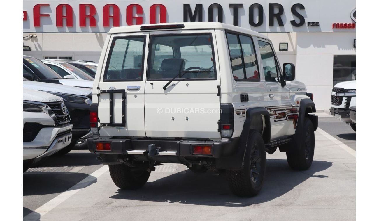 Toyota Land Cruiser 2024 LAND CRUISER GRJ 71 4.0 V6 PETROL - FULL OPTION M/T -**التصدير فقط خارج الخليج**EXPORT ONLY**