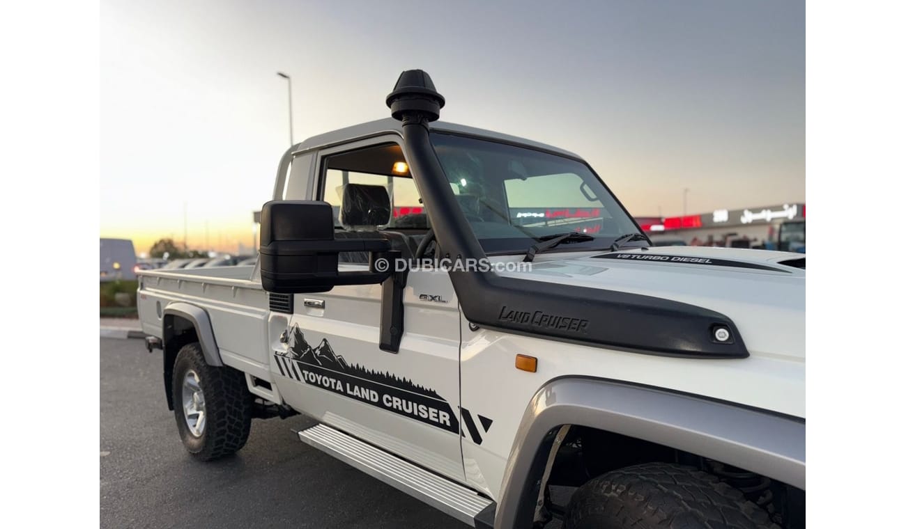 تويوتا لاند كروزر بيك آب Toyota LC pick up model 2014 diesel engine RHD