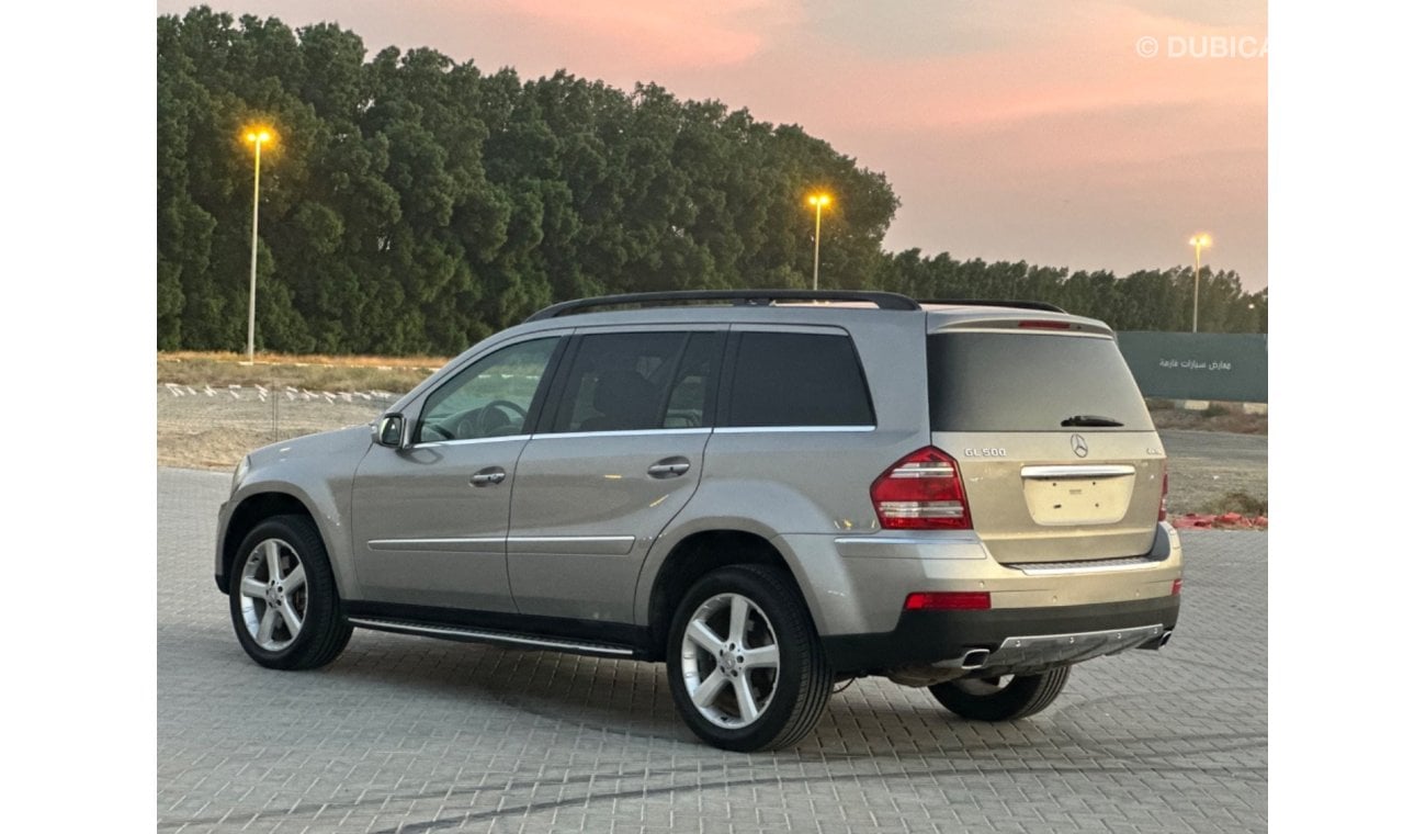 Mercedes-Benz GL 500 موديل 2008 خليجي فل موصفات حاله ممتازه جداااا من الداخل والخارج