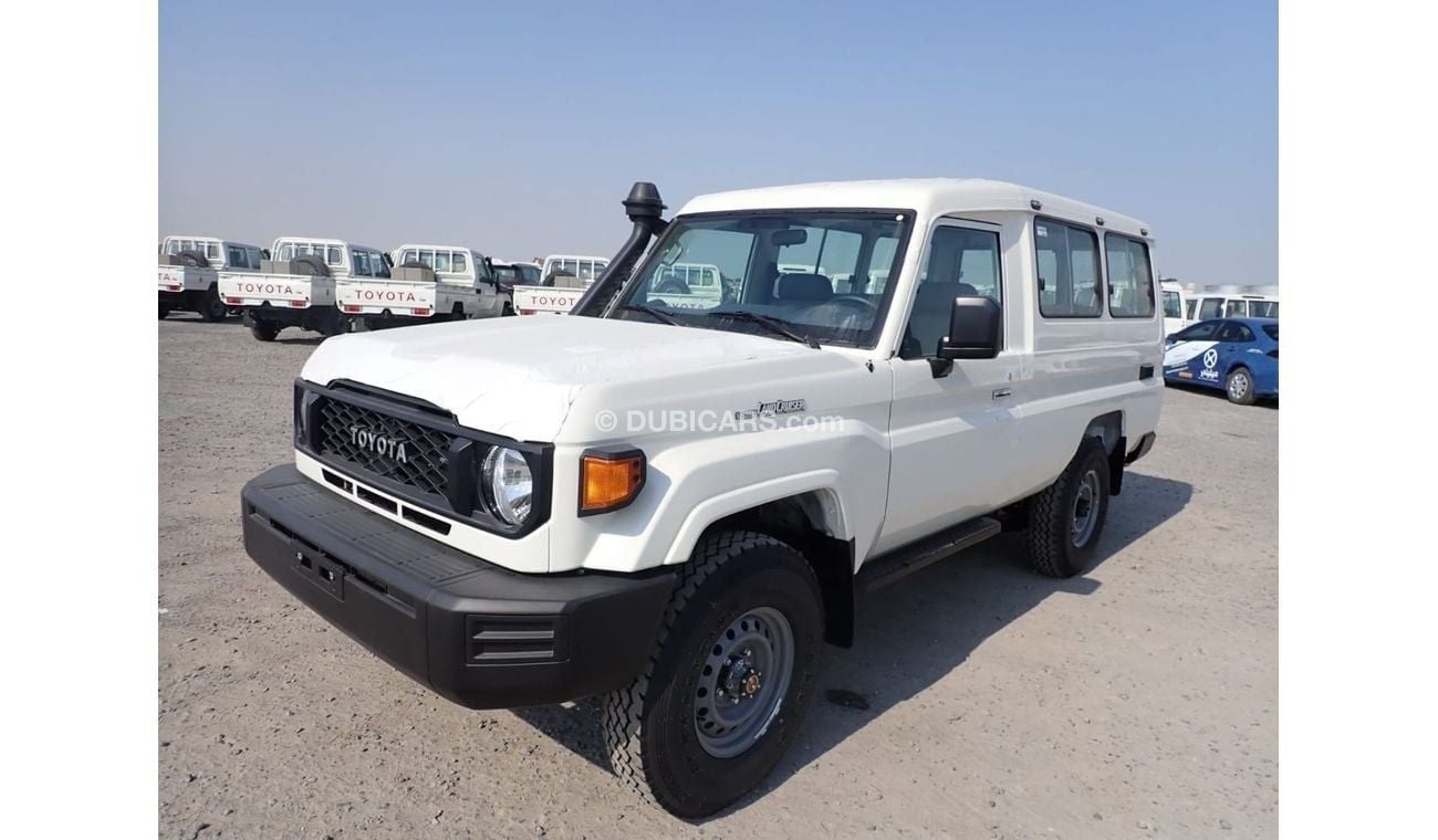 تويوتا لاند كروزر 70 2024 Toyota Land Cruiser LC78 3-Door Hardtop 4.2L V6 Diesel M/T 4x4 Only For Export