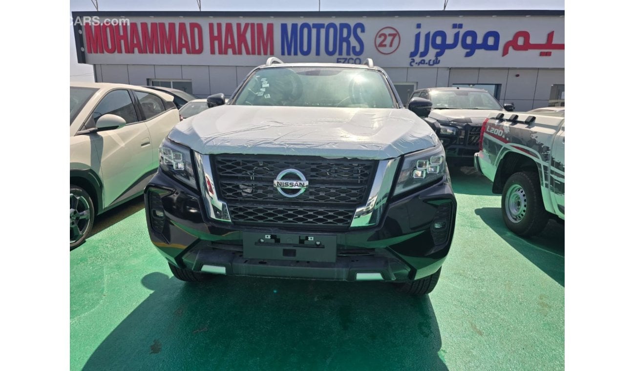 نيسان نافارا 2.5L PETROL FULL OPTION 4X4 M/T 2023