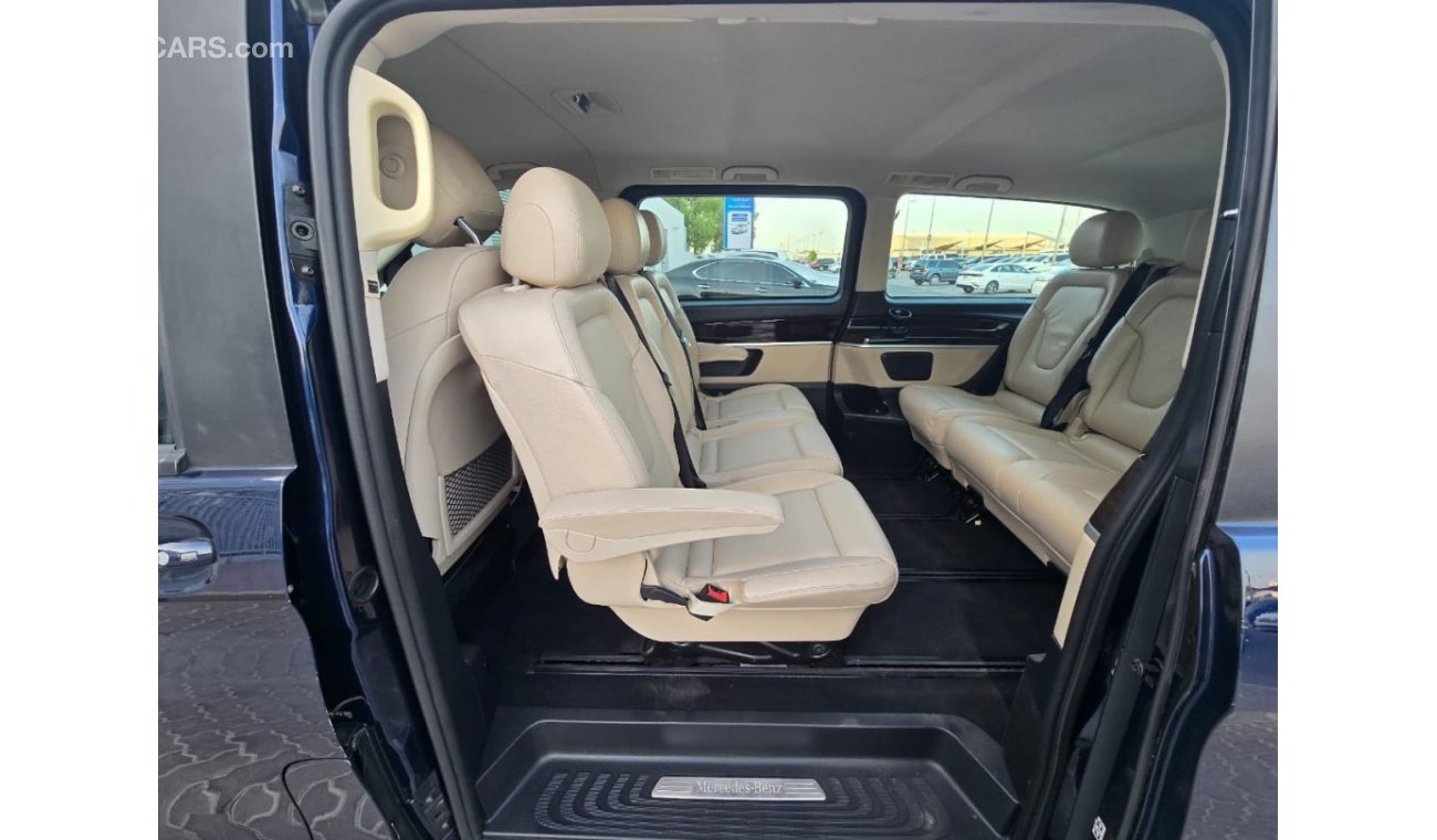 Mercedes-Benz V 250 Exclusive MERCEDES V-250 GCC 2017 FSH // PERFECT CONDITION // 2 KEYS