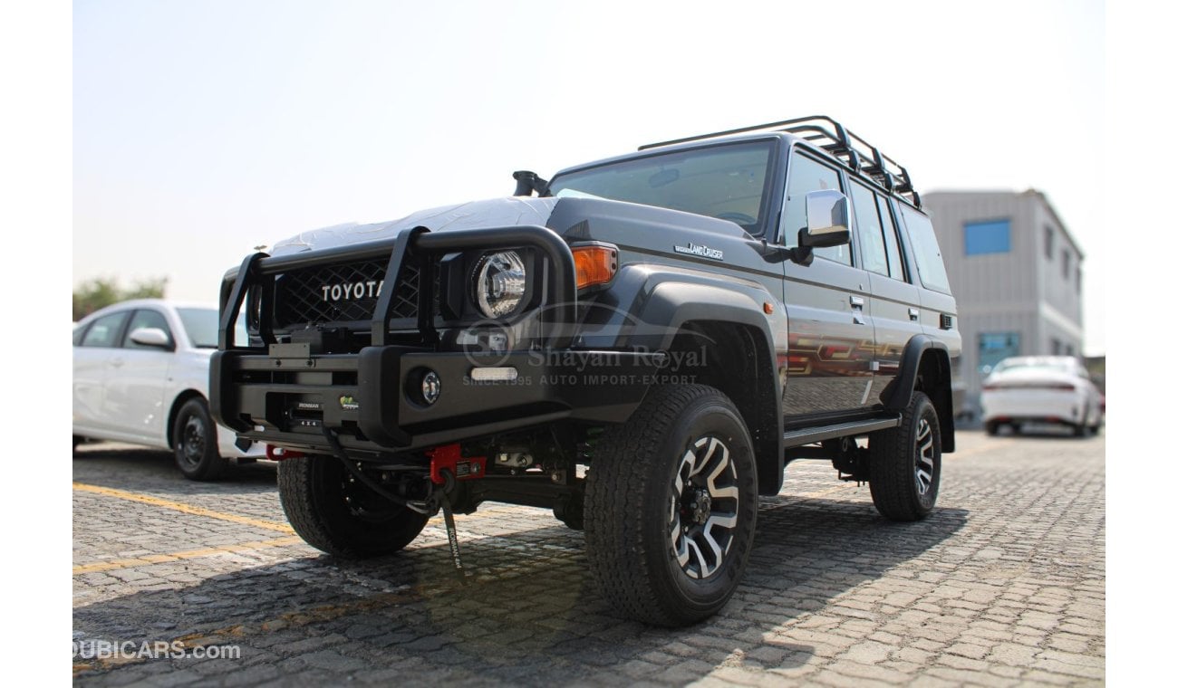 تويوتا لاند كروزر هارد توب LHD LC76 4.5L TDSL V8 4WD 5D 5S MT 24MY FULL OPTION WITH KIT (SPECIAL EDITION)