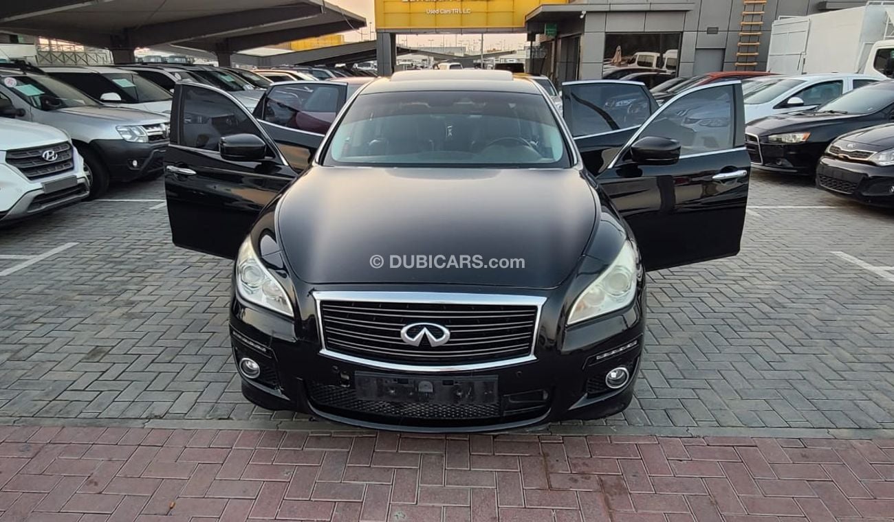 Infiniti M56