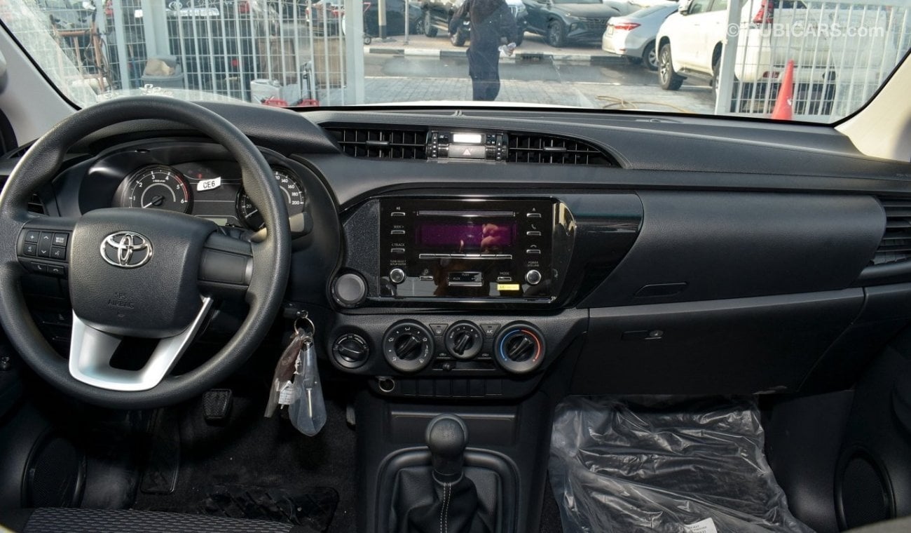 Toyota Hilux 2.4l - Manual transmission - Wide Body - Central Lock - Power Windows -