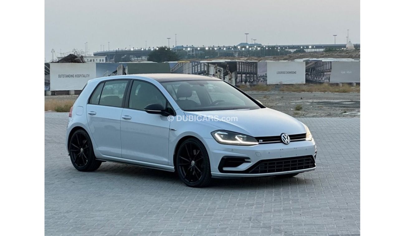 Volkswagen Golf R MODEL 2018. GCC CAR PERFECT CONDITION INSIDE AND OUTSIDE FULL OPTION PANORAMIC ROOF LEATHER SEATS ON