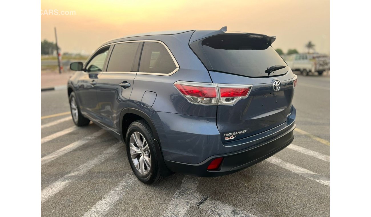 Toyota Highlander 2015 TOYOTA HIGHLANDER XLE - 4x4 - 63500 mileage- SUNROOF 7 SEATER ELECTRIC SEATS -LEATHER SEATS - P