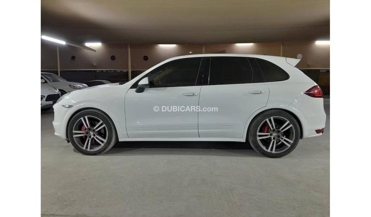 بورش كايان PORSCHE CAYENNE GTS 4.8L 2013, WITH PANORAMIC ROOF, SPORTS CHRONO PACKAGE AND MORE..