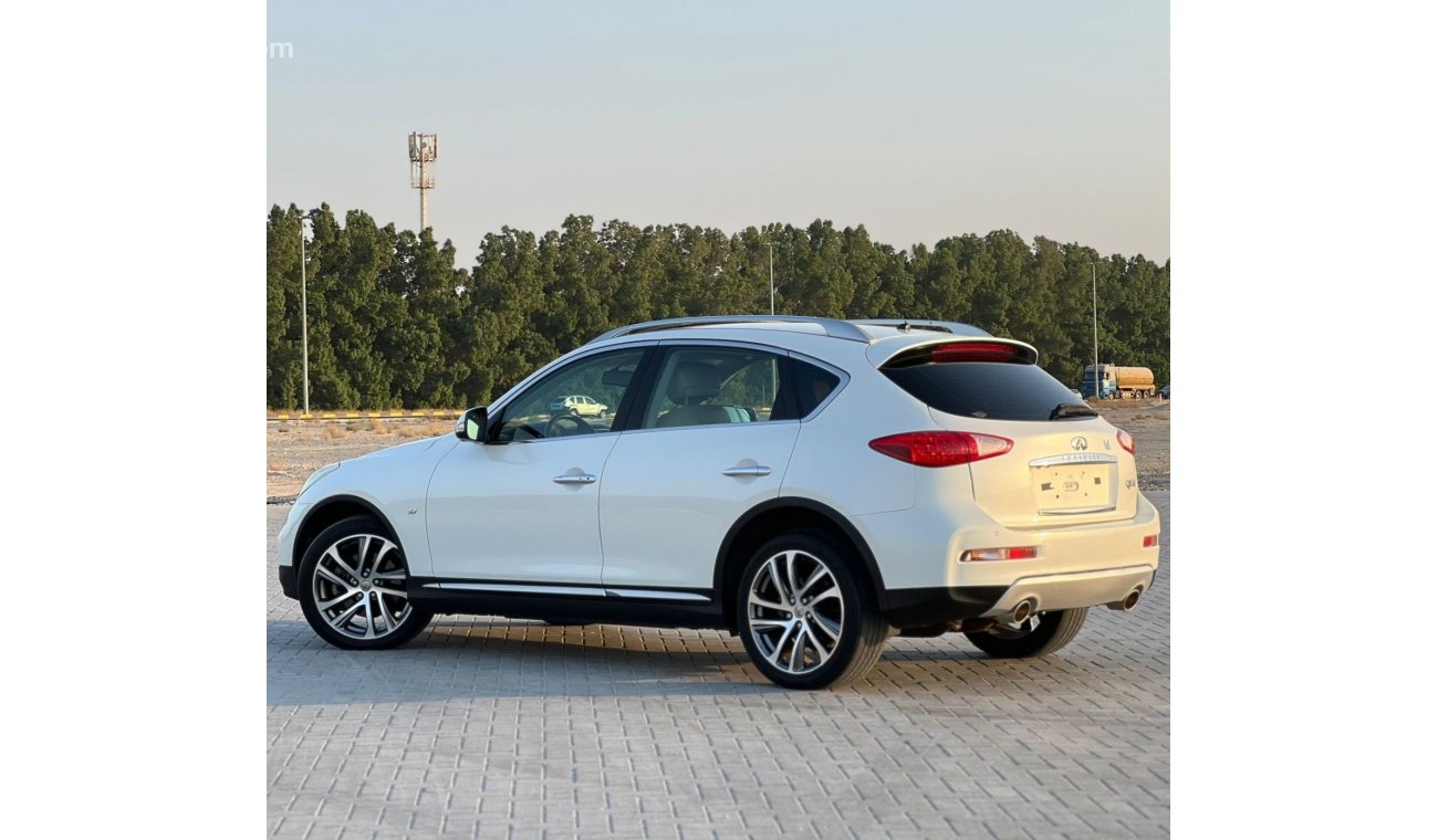 إنفينيتي QX50 لاكجري