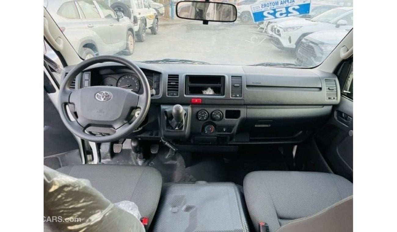 Toyota Hiace 2.5L CARGO STD ROOF