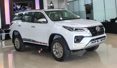 تويوتا فورتونر TOYOTA FORTUNER 4.0L SR5 PETROL A/T 4WD 2024