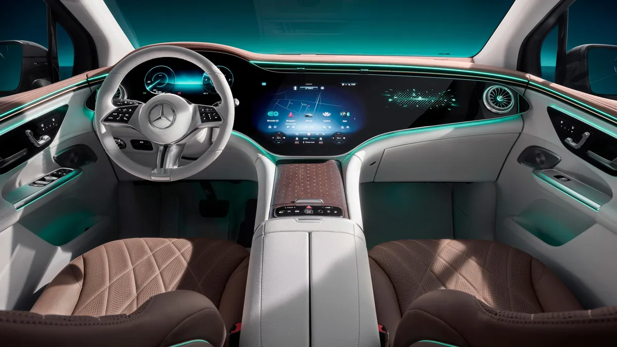 Mercedes-Benz EQE 53 AMG SUV interior - Cockpit