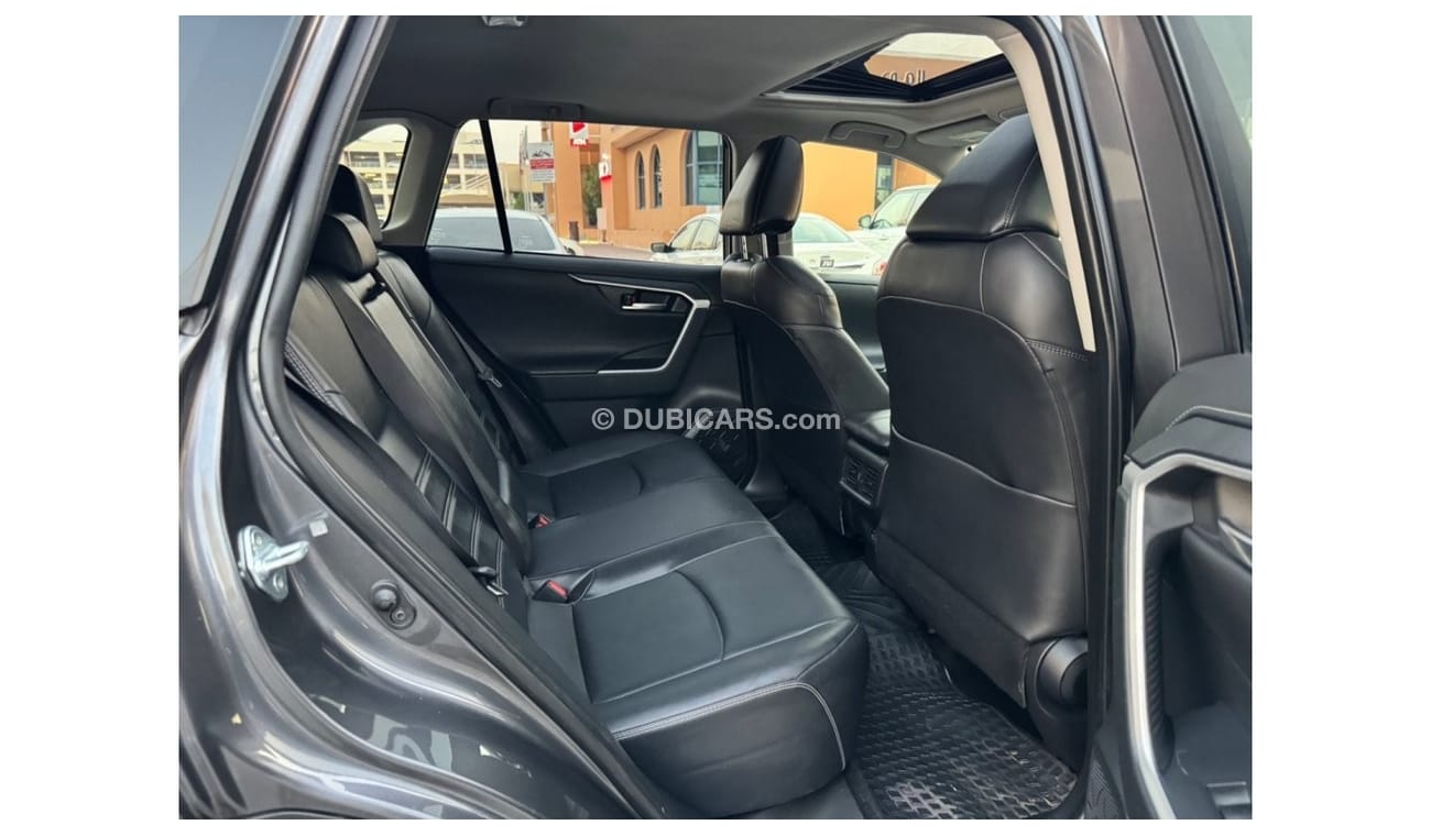 Toyota RAV4 2019 LIMITED AWD SUNROOF UAE PASS