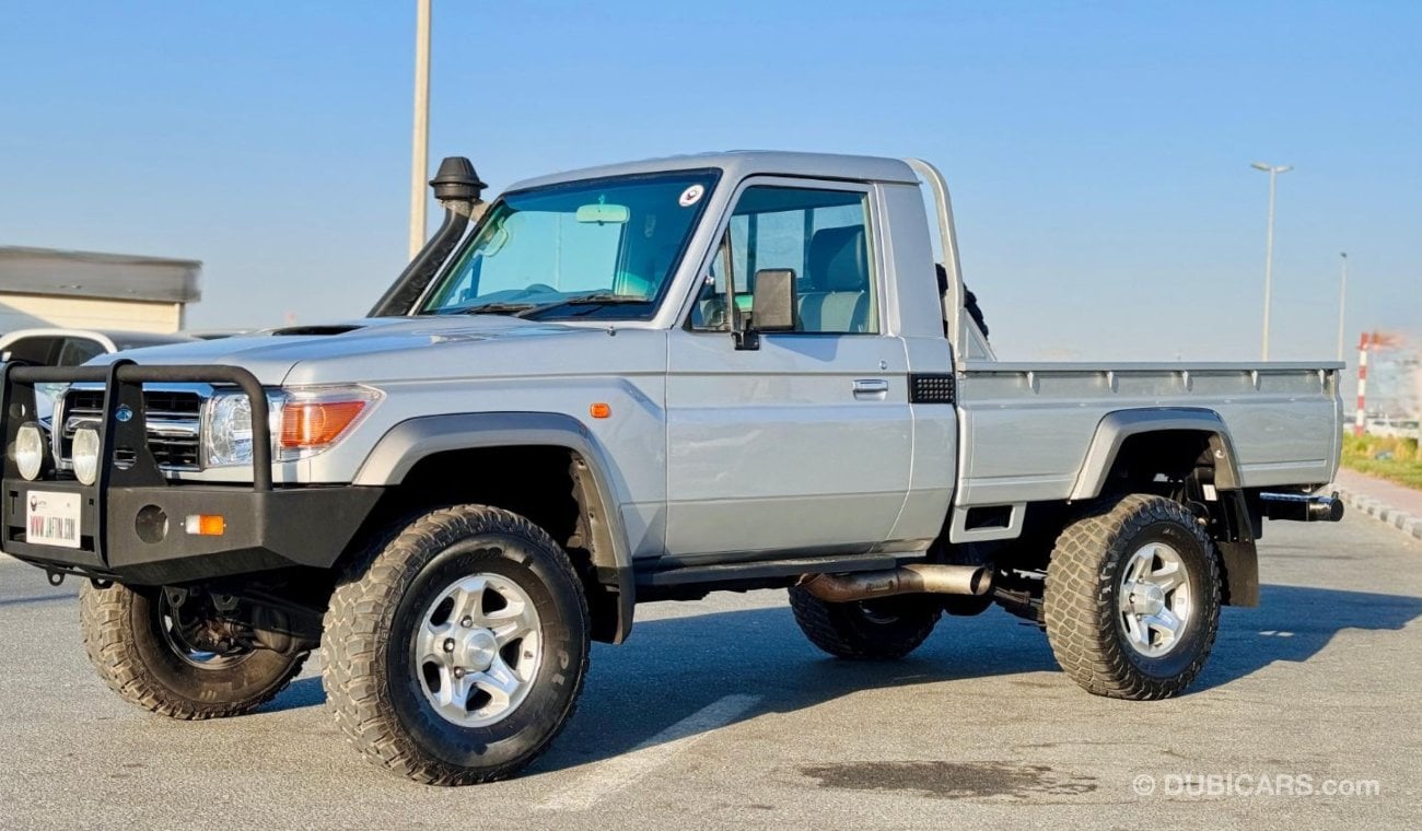 Toyota Land Cruiser Pick Up SINGLE CABIN | 4 X 4 | PREMIUM BULL BAR | RHD | 2010 | 4.5L DIESEL | RHD | AIR SNORKEL