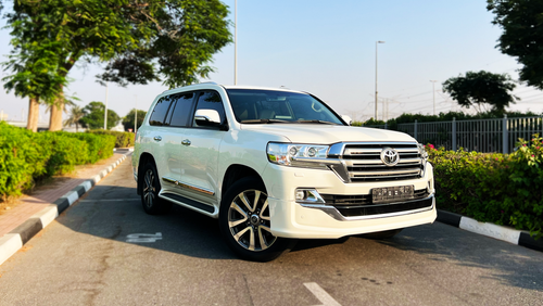 Toyota Land Cruiser GXR V8