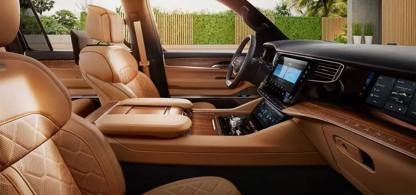 Jeep Grand Wagoneer interior - Front Seats