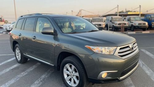 تويوتا هايلاندر 2013 Toyota Highlander MidOption+ 3.5L V6 - AWD 4x4 - Electric Seats - 7 Seater With Rear CAM - 90,0