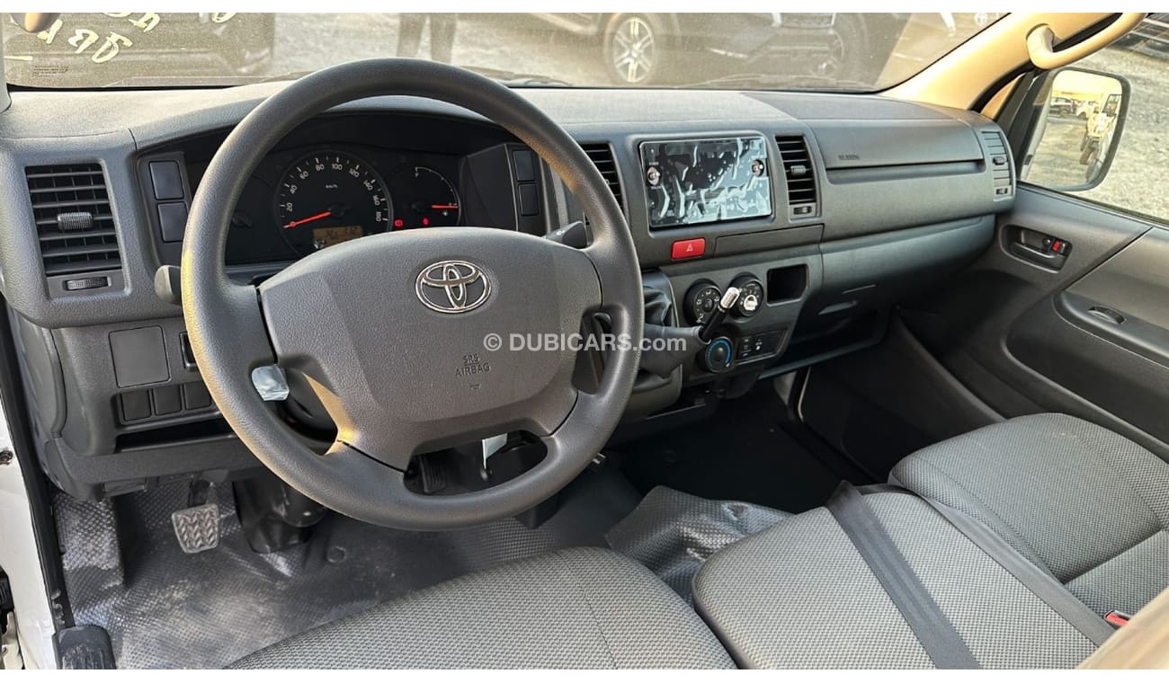 تويوتا هاياس TOYOTA HIACE 3.0L BUS 15-SEATS A/C MT