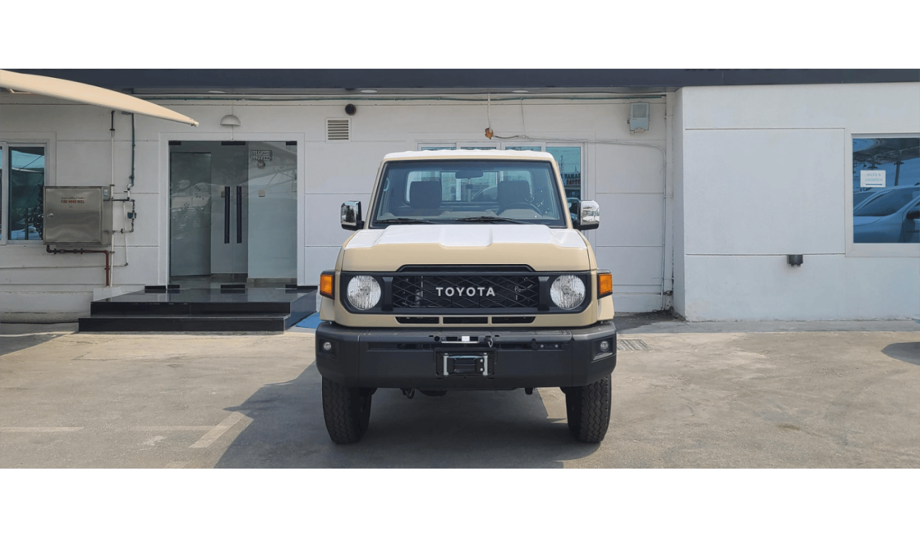 Toyota Land Cruiser Pick Up LAND CRUISER PICKUP SINGLE CABIN PETROL 4.0 AUTOMATIC TRANSMISSION 2024 MID OPTION