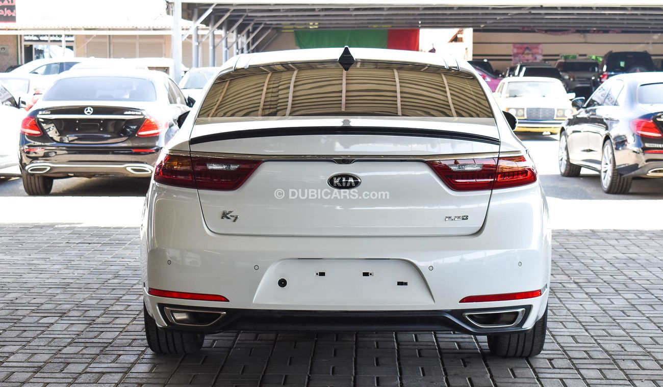 Used Kia Cadenza K7 2.2D 2017 for sale in Dubai - 561756