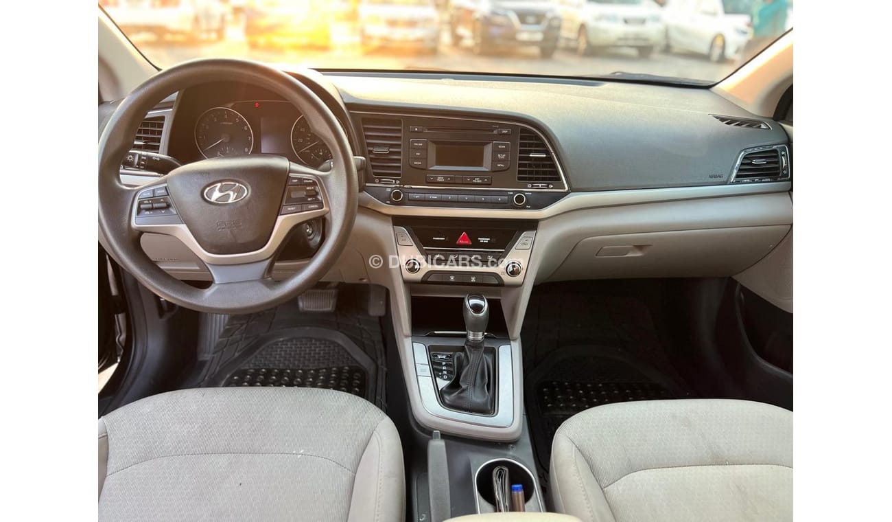 Hyundai Elantra Base 2.0L