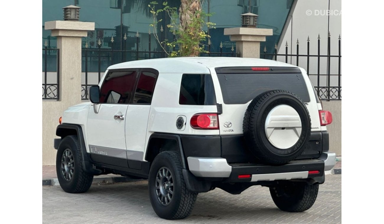 Toyota FJ Cruiser فل مواصفات خليجيه