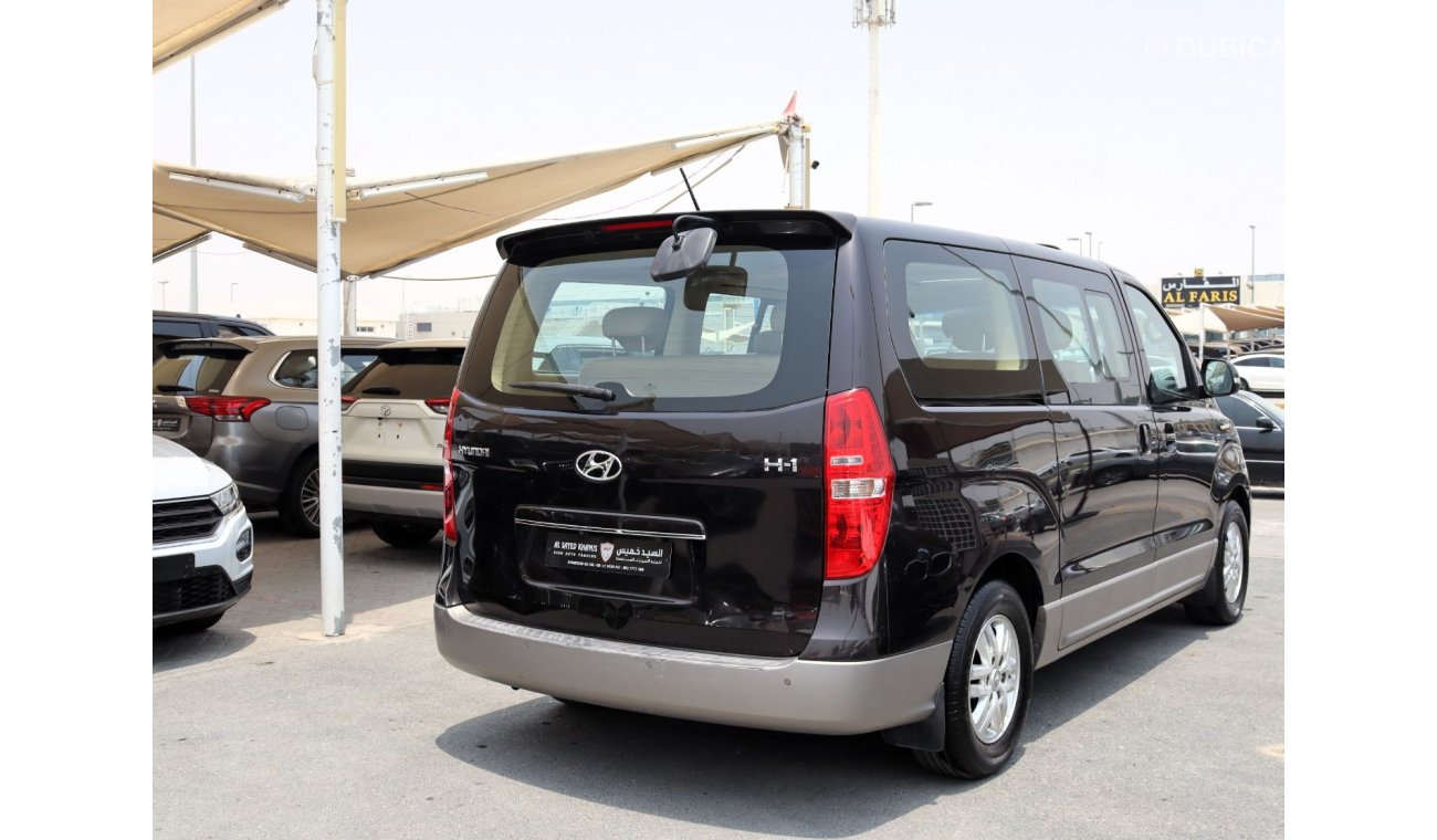 Hyundai H-1 Mid ACCIDENTS FREE - GCC - FULL OPTION - SUNROOF - AUTOMATIC GEAR - PERFECT INSIDE OUT