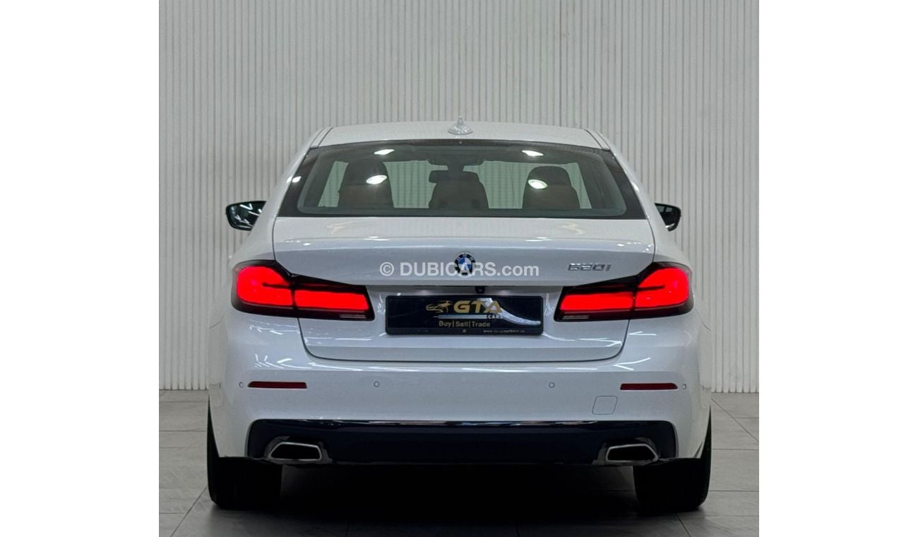 بي أم دبليو 520i Std 2.0L 2022 BMW 520i, Jan 2026 BMW Warranty + Service Pack, Low Kms, GCC