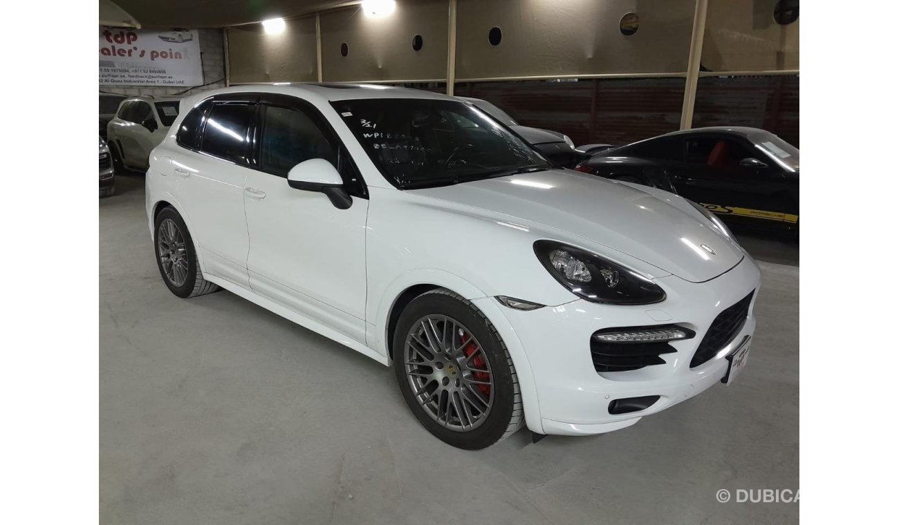 بورش كايان PORSCHE CAYENNE GTS 4.8L 2014, WITH PANORAMIC ROOF, PADDLE SHIFTER, GTS INTERIOR PACKAGE AND MORE..