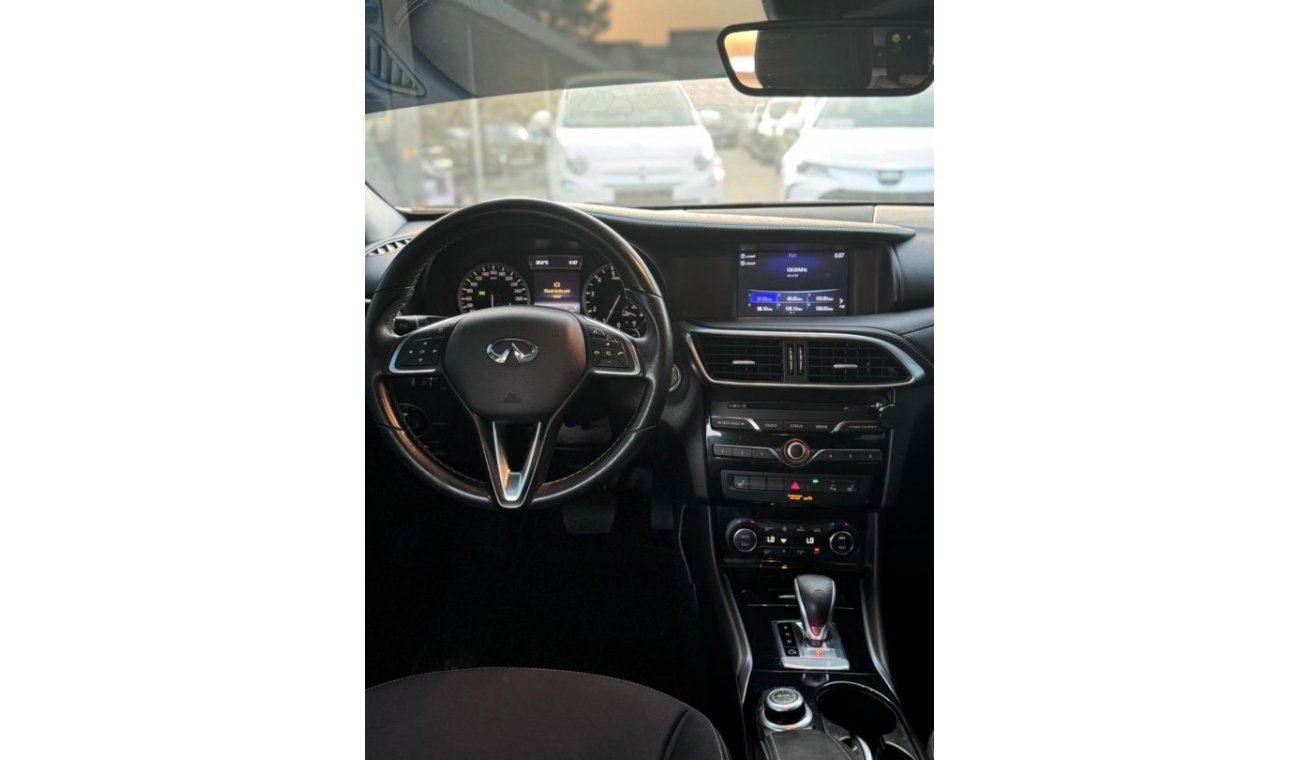 Infiniti QX30 Luxury