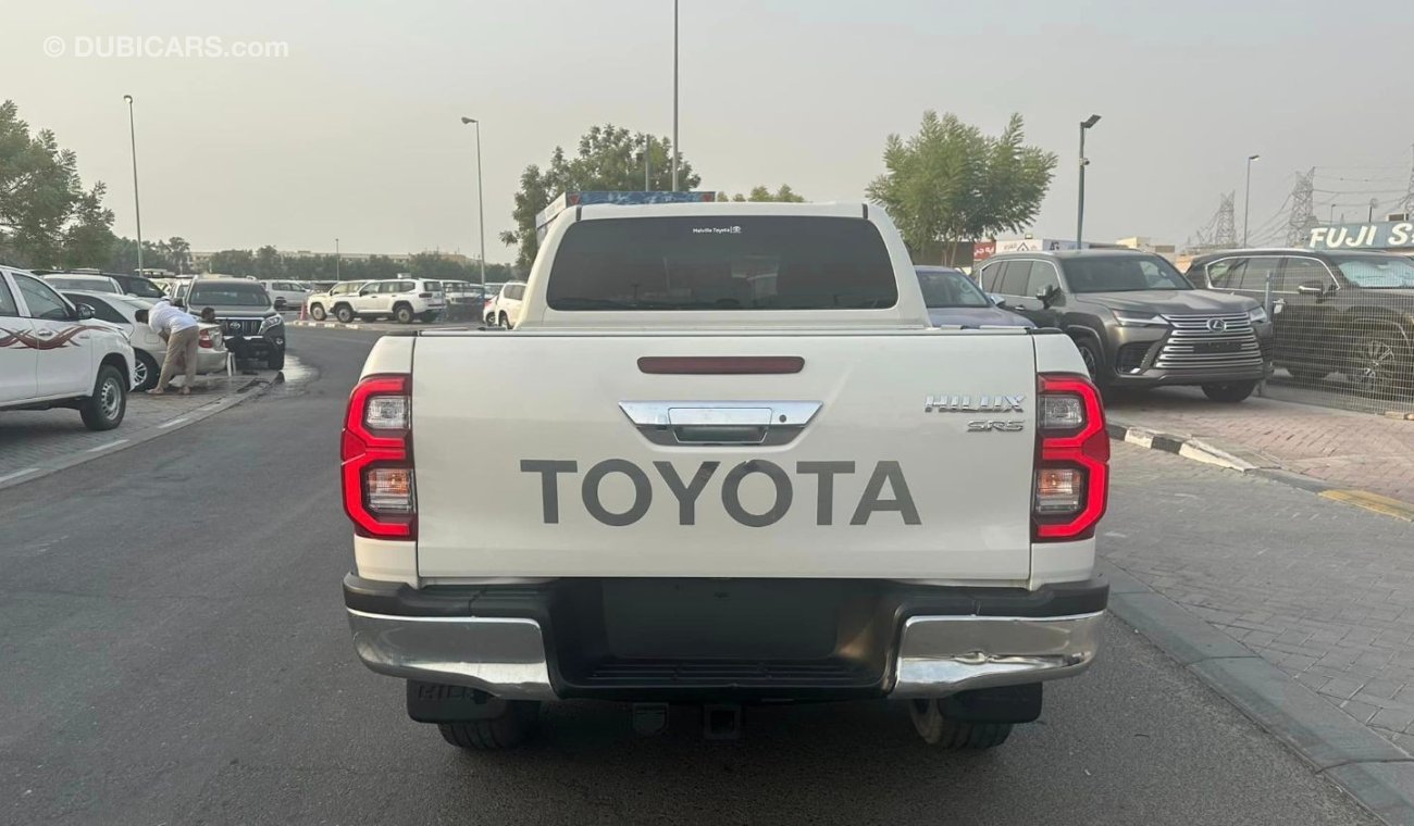 Toyota Hilux Toyota Hilux SR5 2019 White color