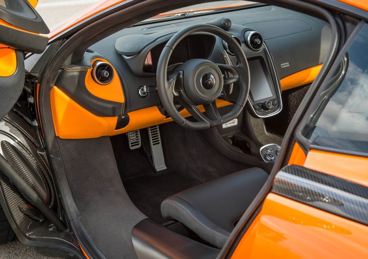 McLaren 570S interior - Cockpit