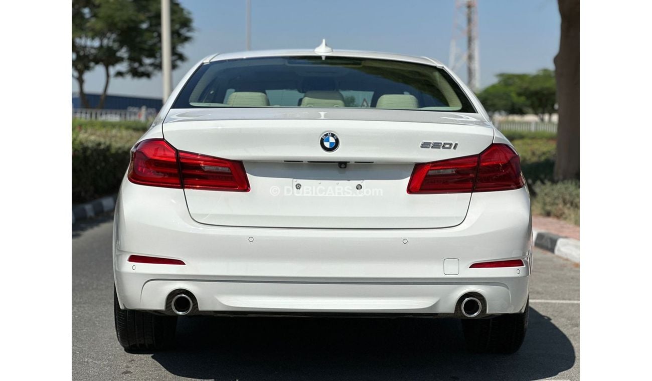 بي أم دبليو 520i Executive 1.6L BMW 520i / V4 / GCC / 2019 / Single Owner / Full Service History From BMW / 1,390 Dir