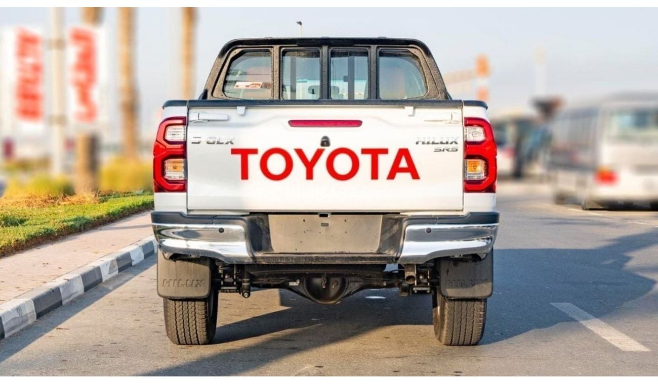 Toyota Hilux 2024 Toyota Hilux 4x4 2.7L petrol AT with cooled seats Full option GCC Specs (Export Price)