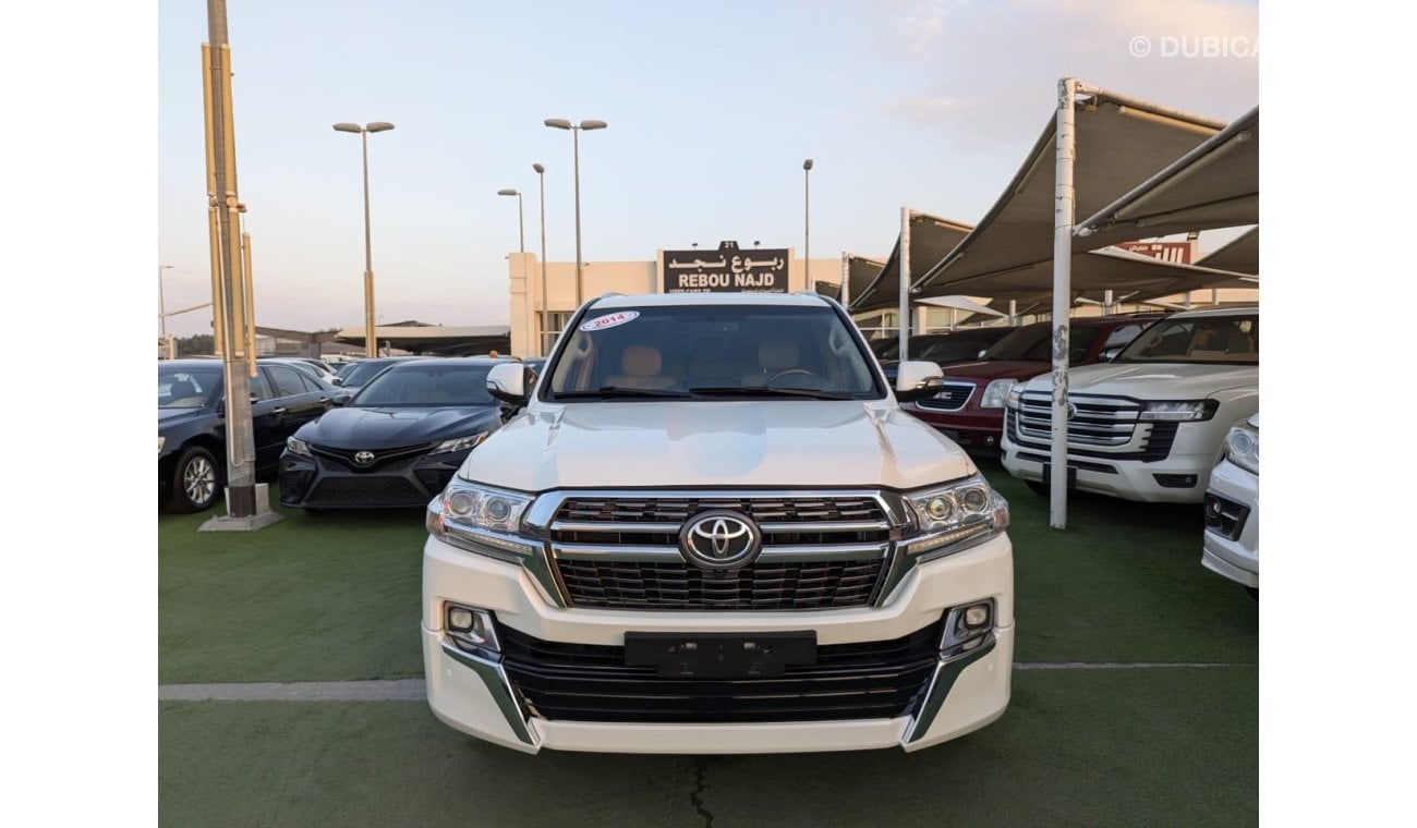 Toyota Land Cruiser 2014 Toyota Land Cruiser GXR (J200), 5dr SUV, 4L 6cyl Petrol, Automatic, Four Wheel Drive. clean car