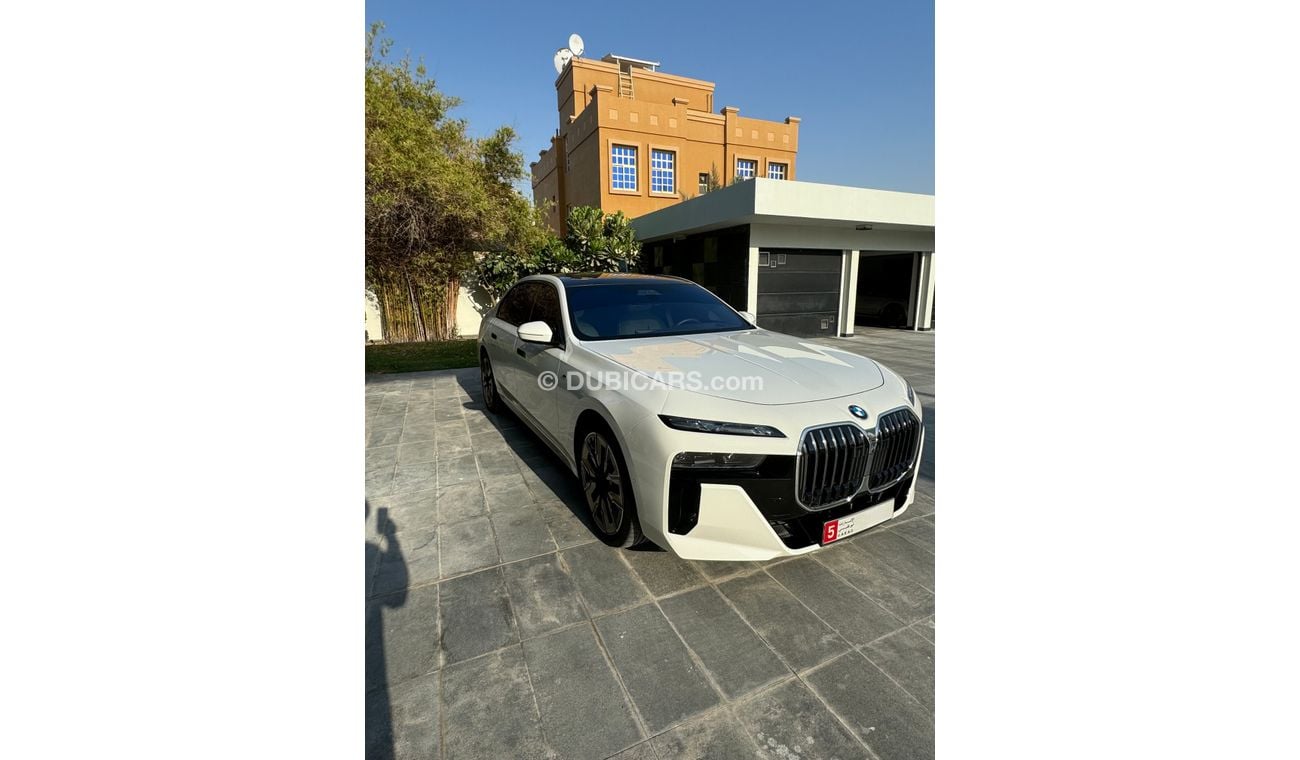 بي أم دبليو 760Li XDeive, 39,000km, GCC Specs, Abu Dhabi Motor Warrenty & Service Conttacts