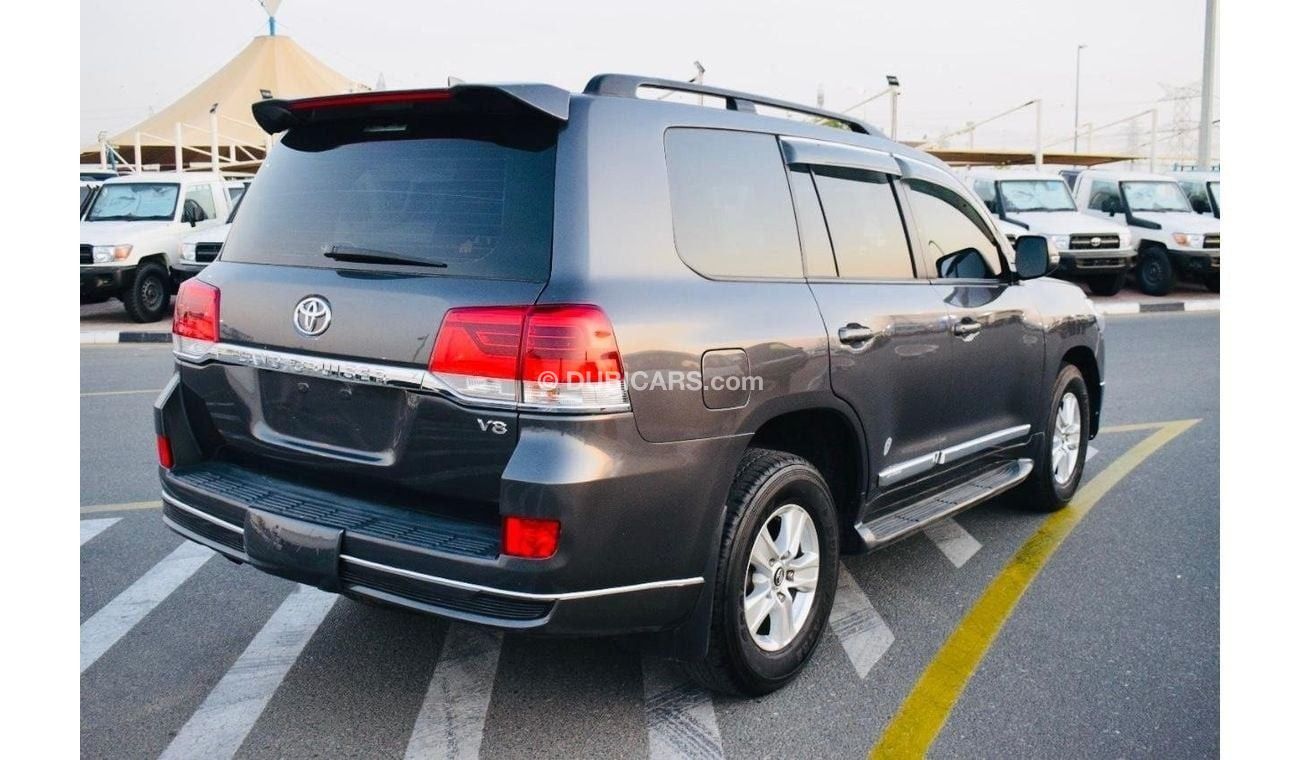 تويوتا لاند كروزر Toyota landcuriser 2016 V8 Diesel 4.4 L full Option to the Range Excellent Condition