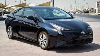 Черная Toyota Prius 2017