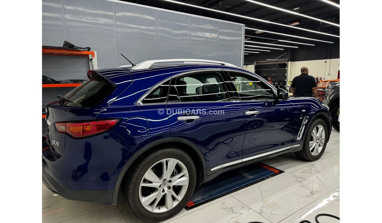 Infiniti QX70 3.7L Full Option