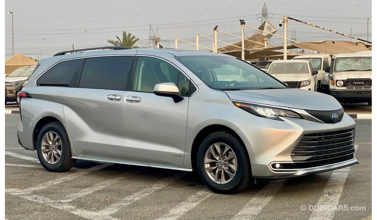 تويوتا سيينا 2021 Toyota Sienna XLE Edition Full Option - Hybrid Fuel - 2.5L V4 - 7 Seater Family Van - 33,400 Mi