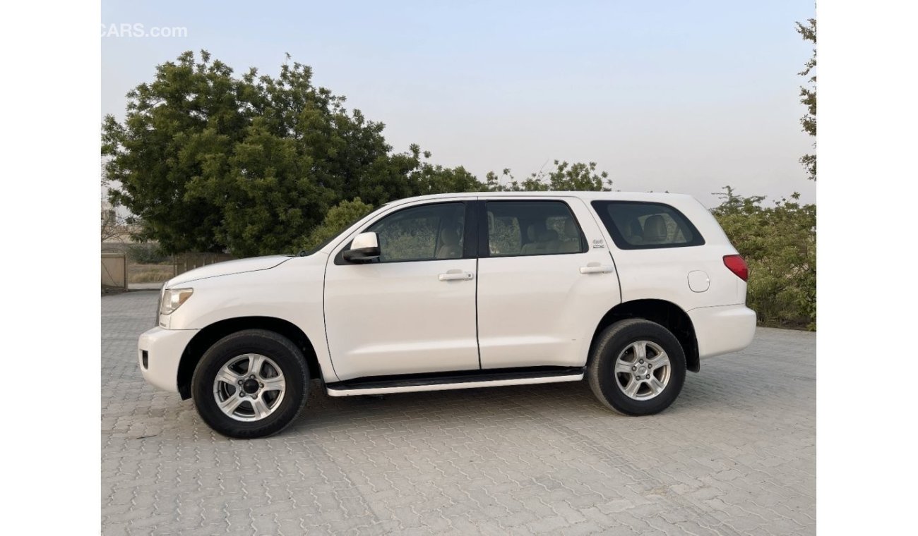 Toyota Sequoia Limited Toyota Sequoia   MODEL 2012  V8     L5,7   Excellent Condition (GCC  _ SPEC) - VERY GOOD CON