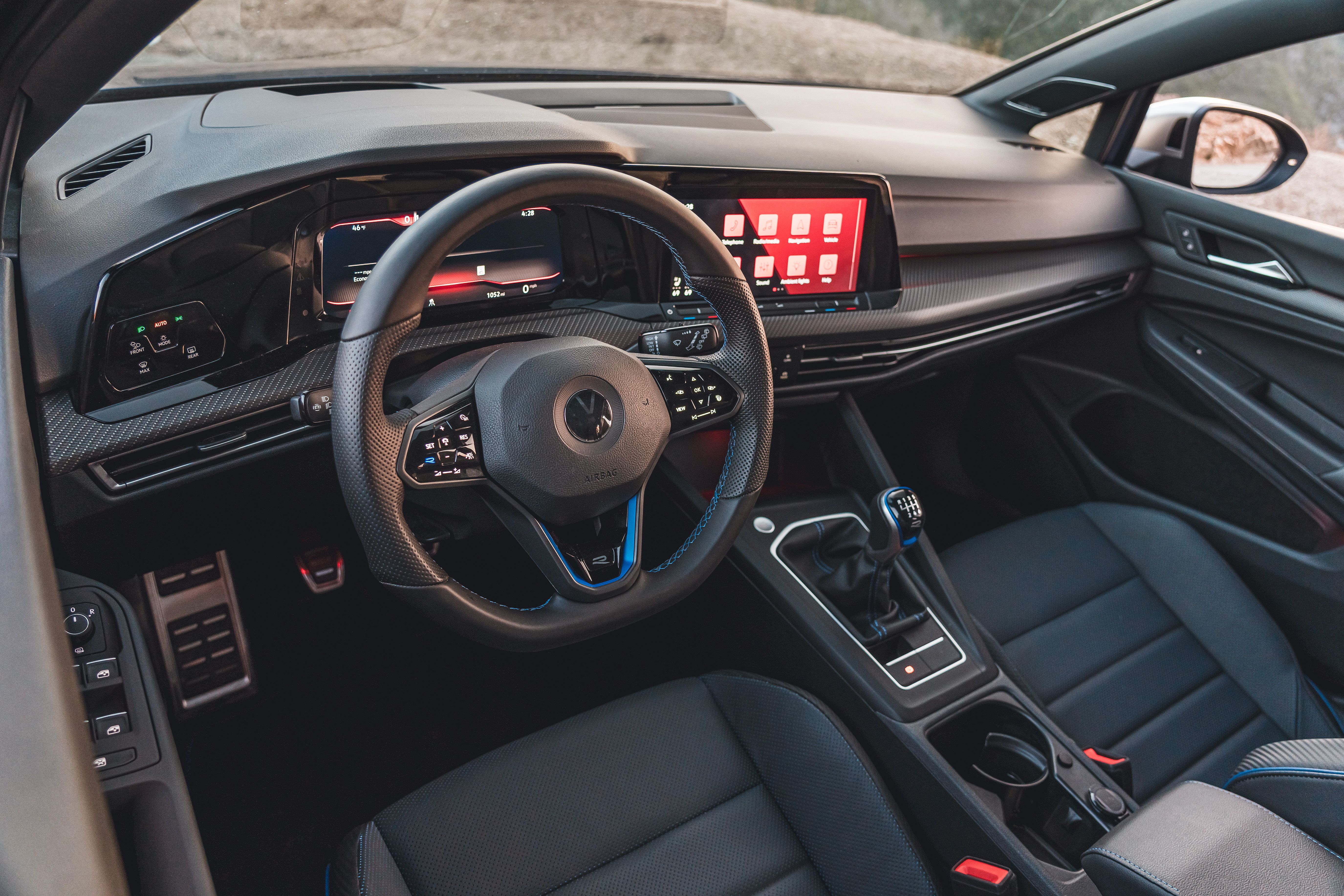 Volkswagen Golf R interior - Cockpit