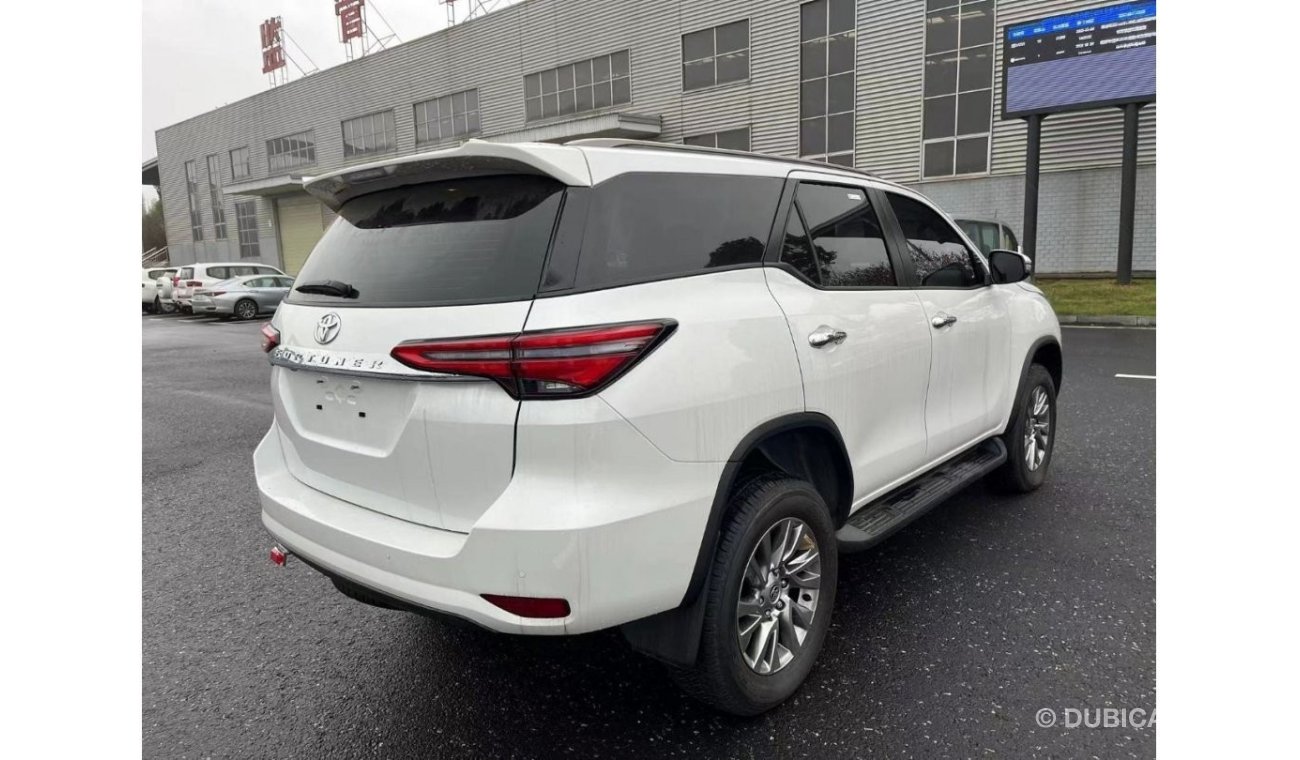 تويوتا فورتونر GX2 TOYOTA FORTUNER 2.4 Diesel AWD