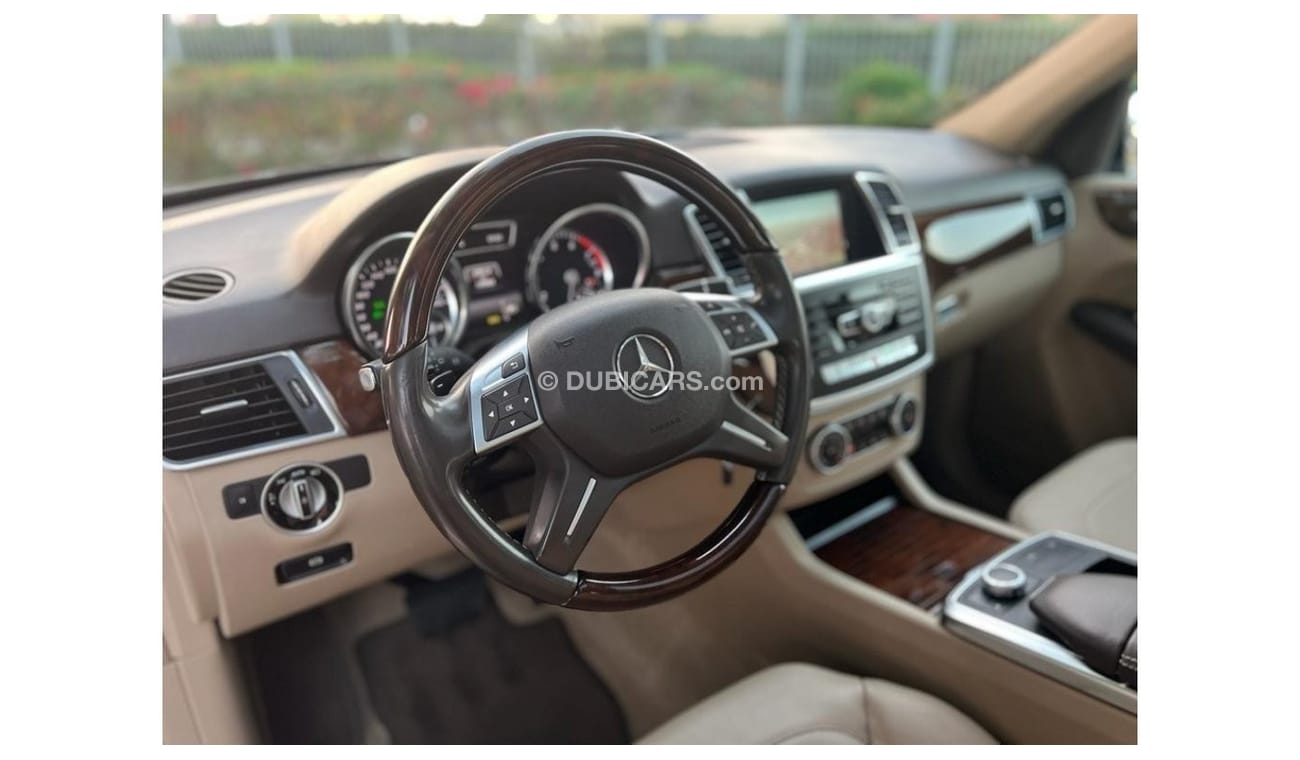 مرسيدس بنز ML 400 MERCEDES BENZ ML400 2015 AMG GCC FULL OPTIONS IN PERFECT CONDITION