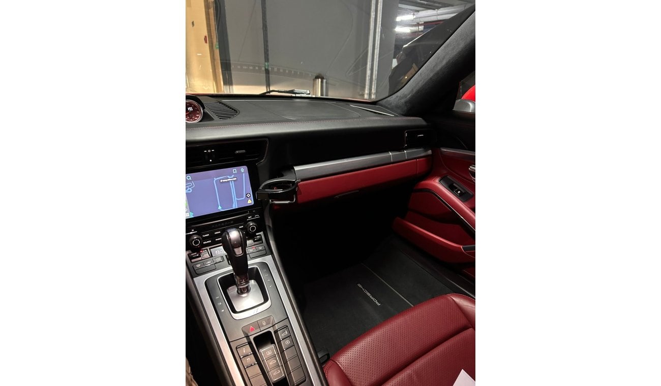 Porsche 911 2017 Carrera in Guard Red (991.2)