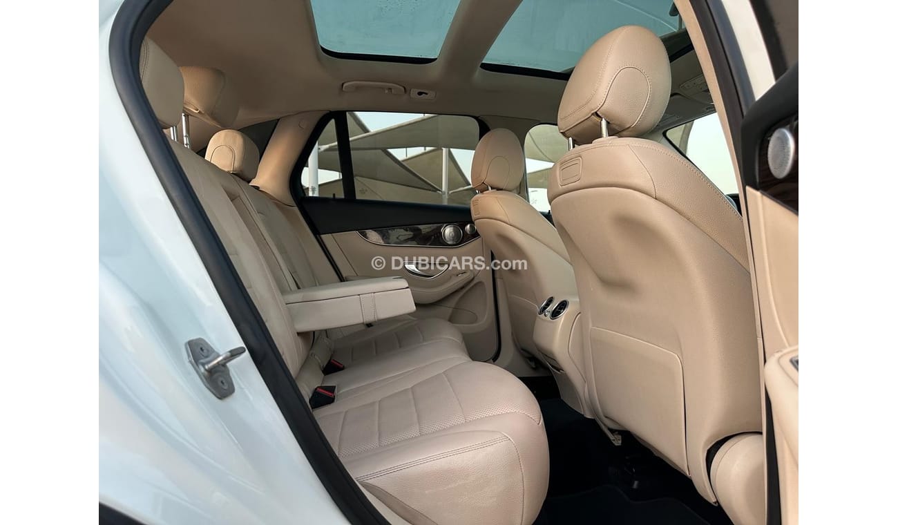 مرسيدس بنز GLC 300 Mercedes GLC 300 _American_2018_Excellent Condition _Full option