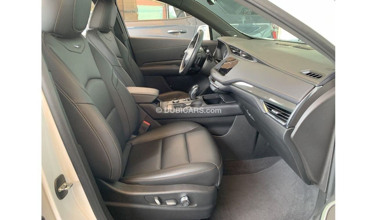 Cadillac XT4 AED 1,600 P.M | 2019 CADILLAC XT4 SPORT | LOW KM | TWO YEARS  WARRANTY | PANORAMIC VIEW | FSH | GCC