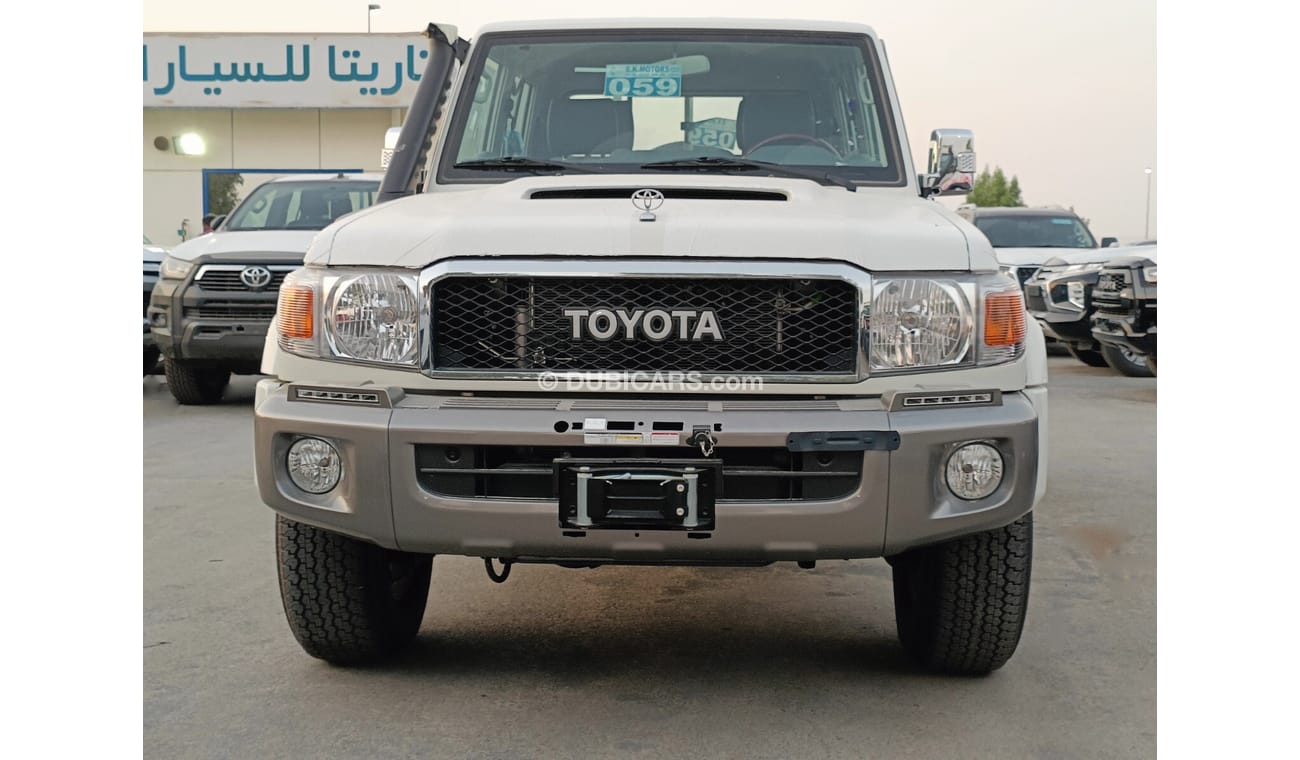 تويوتا لاند كروزر بيك آب 4.5L,V8,DIESEL,DOUBLE/CABIN,DIFF/LOCK,OVER FENDER,WINCH,PICKUP,POWER WINDOW,FULL OPTION,MT,2022MY