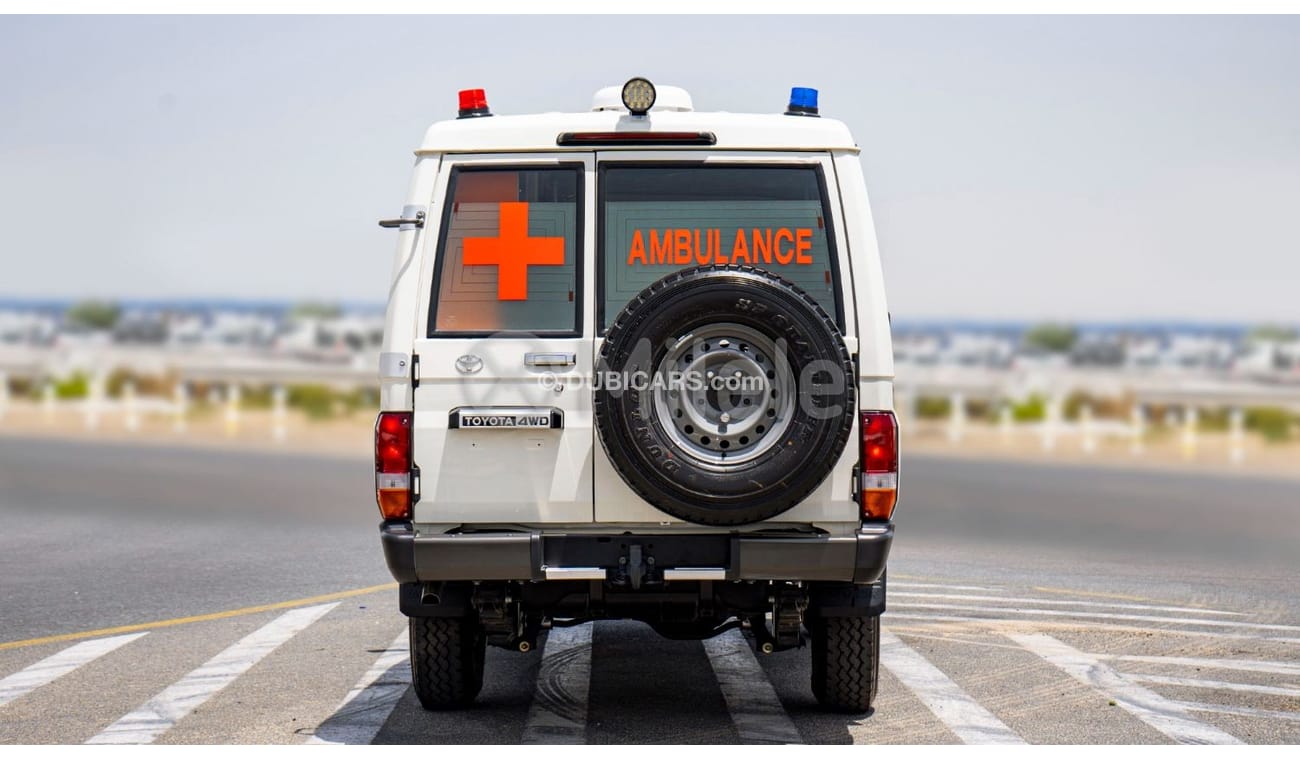 تويوتا لاند كروزر هارد توب LC78 AMBULANCE 4.2L DIESEL: MEDICAL FITTINGS, PARTITIONED CABIN