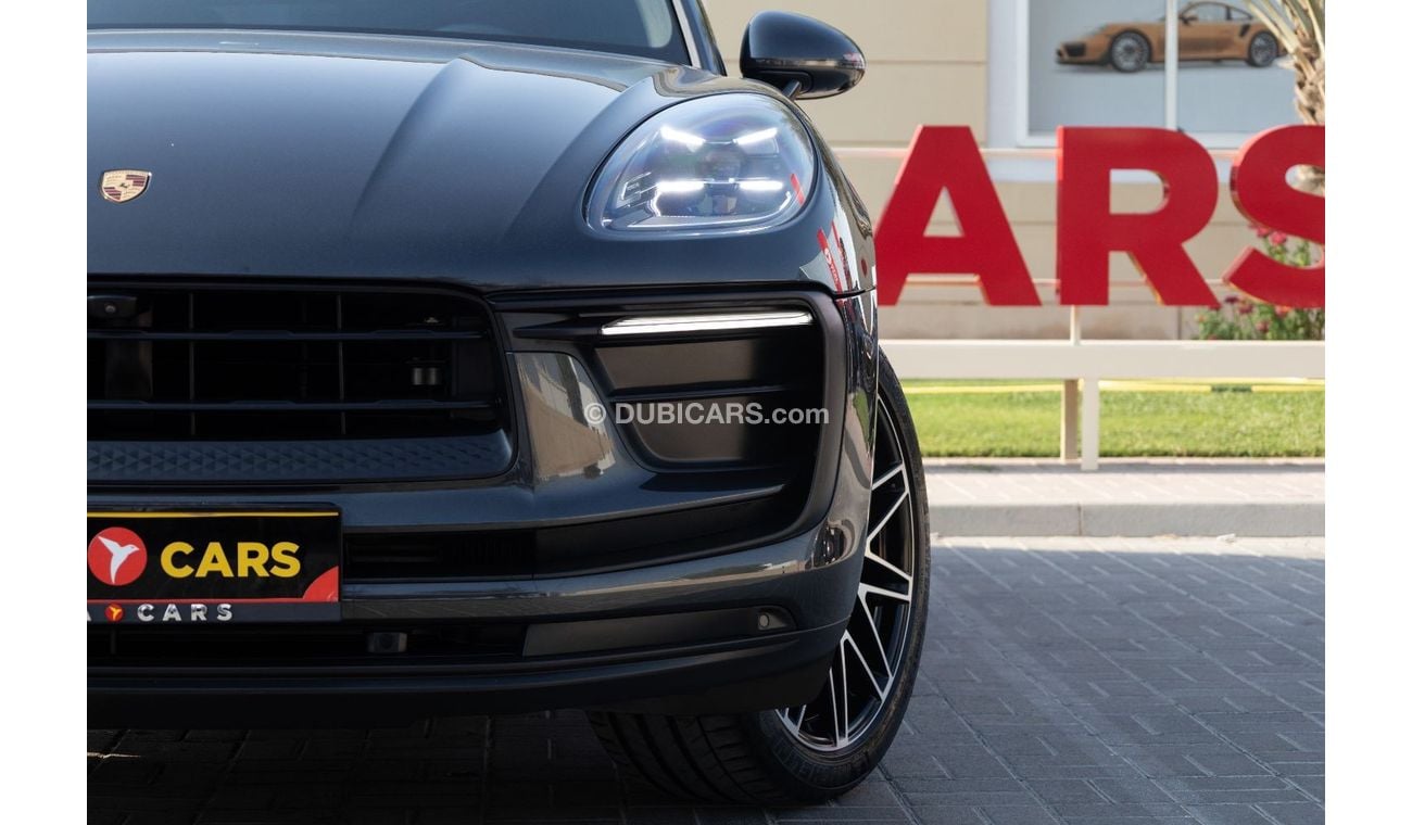 Porsche Macan Std 2.0L (252 HP) Porsche Macan 2023 GCC under Agency Warranty and Service Contract with Flexible Do